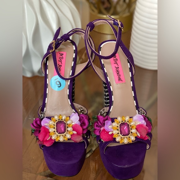 Betsey Johnson NWT Marlo Platform Sandals Multicolor Size 6 . - Picture 2 of 13
